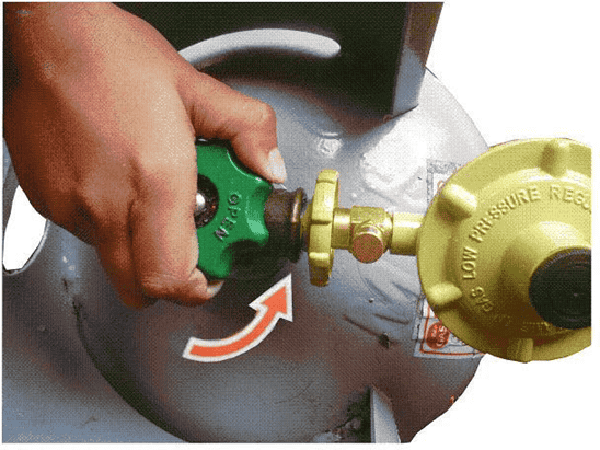 Vặn đóng van của bình lại trước khi tháo