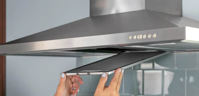 7. Chọn Máy Hút Mùi Để Giảm Mùi Dầu Mỡ Trong Bếp