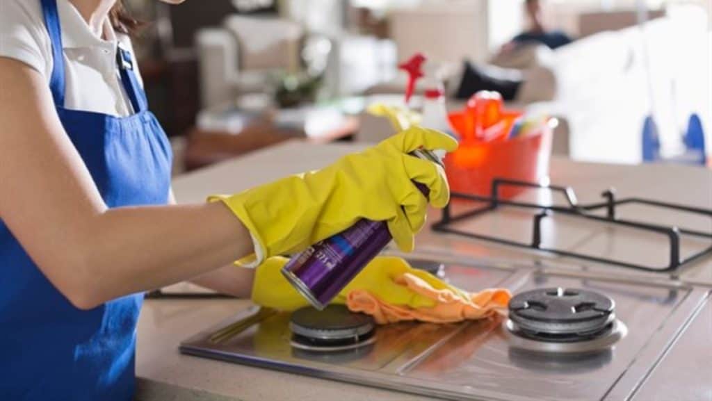 5. Khử Mùi Dầu Mỡ Trong Bếp Bằng Sản Phẩm Chuyên Dụng