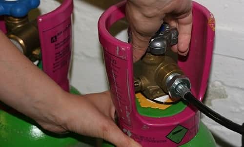 3. Cách Kiểm Tra Bình Gas Để Biết Bình Gas Còn Hay Sắp Hết